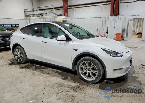 2021 Tesla Model Y z USA, uszkodzony, nr VIN 5YJYGDEE8MF100557